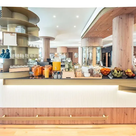 מלון Mercure Centre 4*