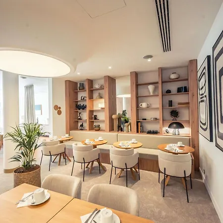 Mercure Centre Hotel 4*
