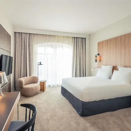 Mercure Centre Hotel 4*